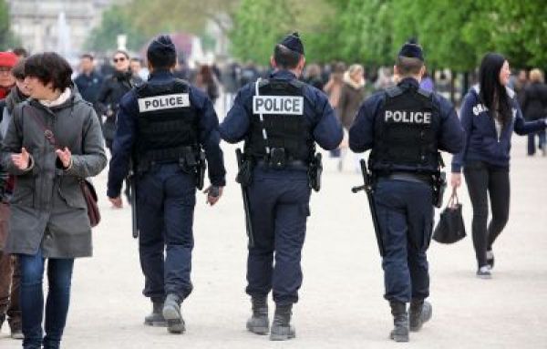 Police dans la rue